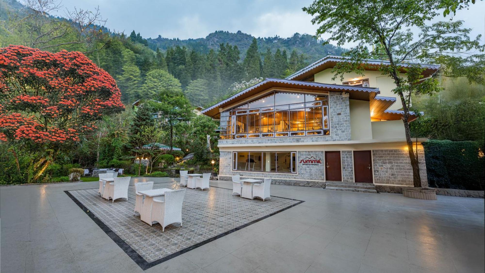 Summit Norling Resort & Spa Гангток Екстериор снимка